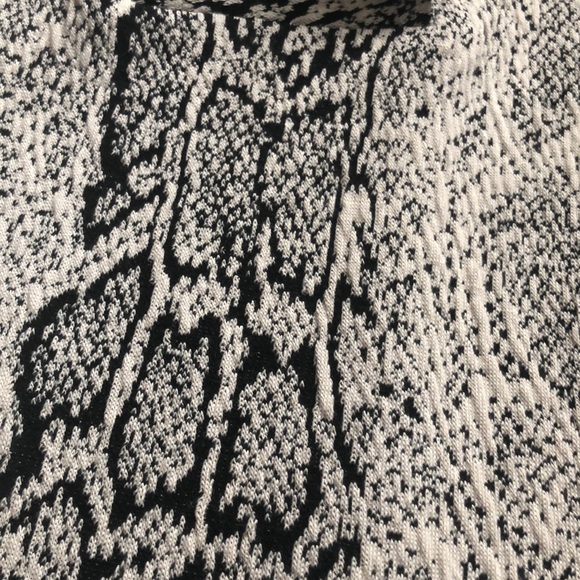 Snakeskin colored dress - Picture 5 of 8